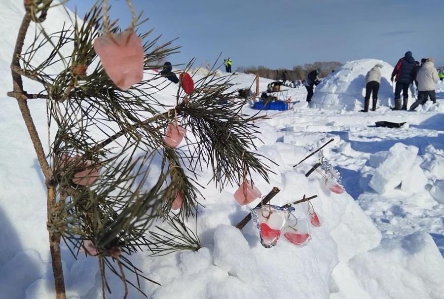 После заката в «Городе Эскимосов» обещают костер с аутентичной музыкой северных народов, с бубном и плясками.