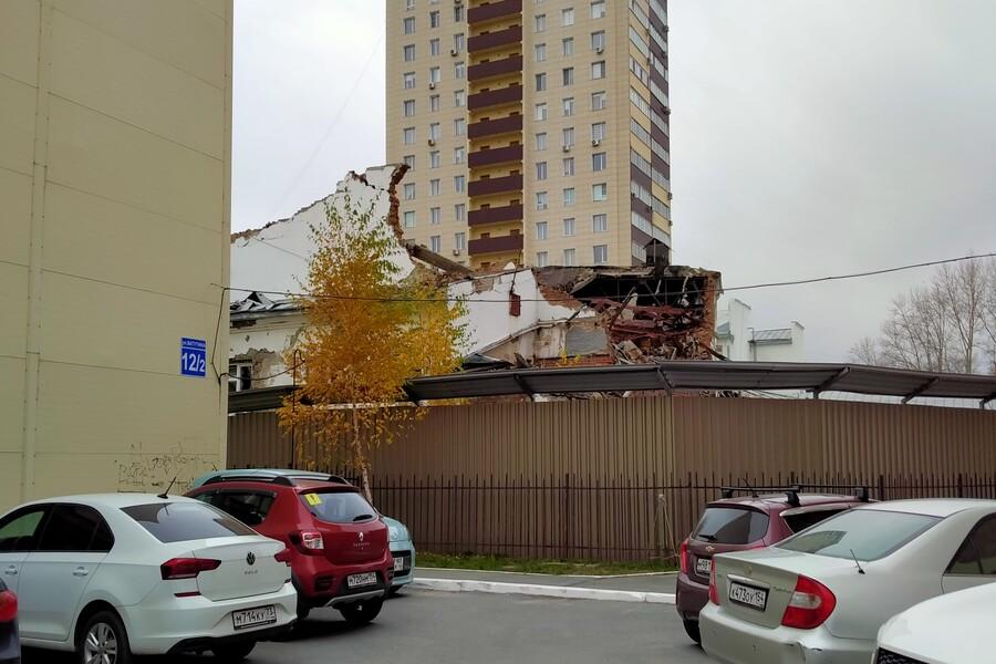 Разрушенный "Металлист"