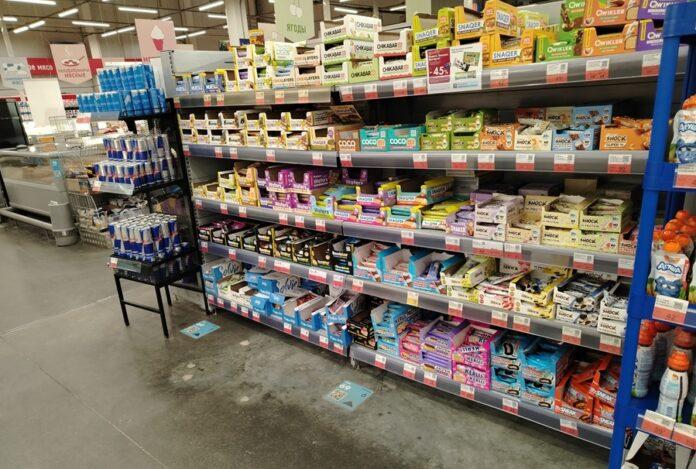 Больше протеина: на полках магазинов Новосибирска расширяется ассортимент «спортивной» продукции