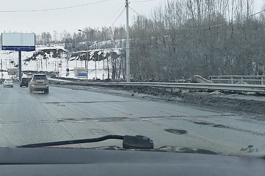 Ямы на улице Большевистской