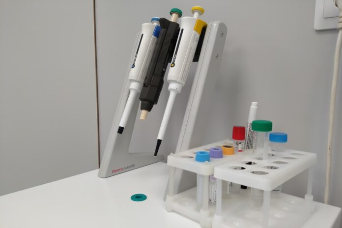 В Новосибирскую больницу поступили 11 детей с анемией из-за скудного питания