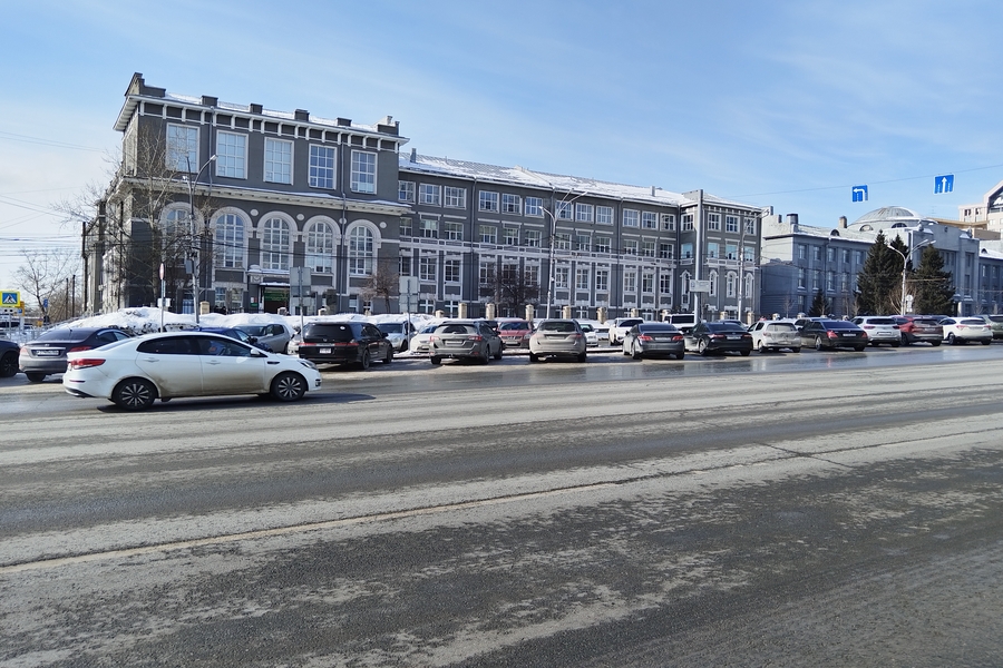 Здание реального училища на Красном проспекте 