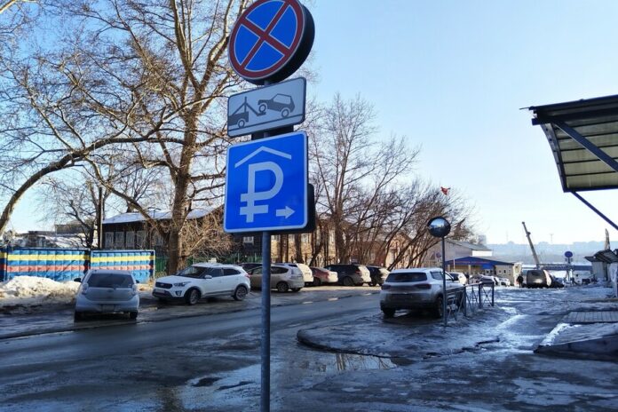 В Новосибирске начали устанавливать знаки платной парковки с символом рубля В Новосибирске начали устанавливать знаки платной парковки с символом рубля