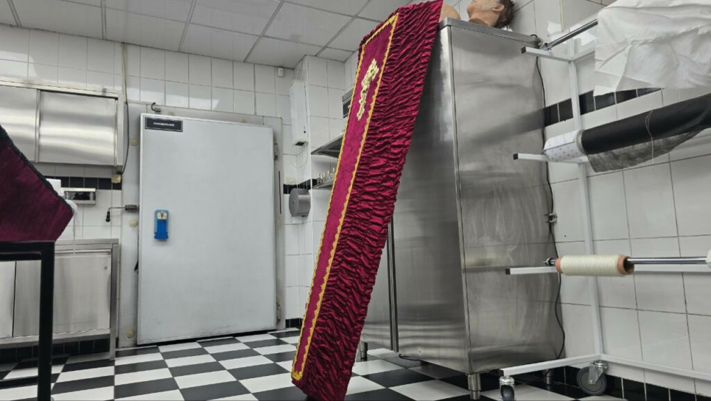 Служитель Новосибирского крематория рассказал об огненных погребениях