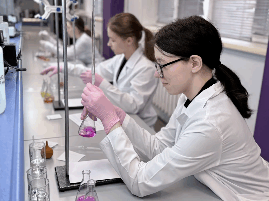 На базе новосибирского колледжа создадут кластер для химической отрасли