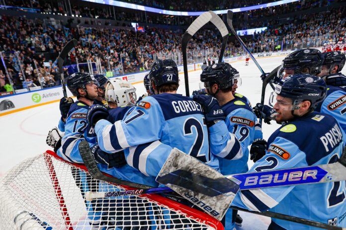 ХК «Сибирь» победил ЦСКА и вышел в плей-офф