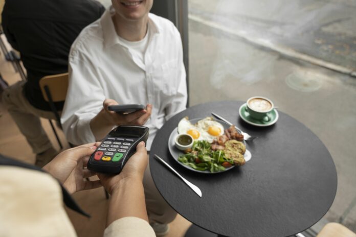 Россияне стали щедрее: рост чаевых в кафе и барах зафиксировали в феврале-марте Россияне стали щедрее: рост чаевых в кафе и барах зафиксировали в феврале-марте