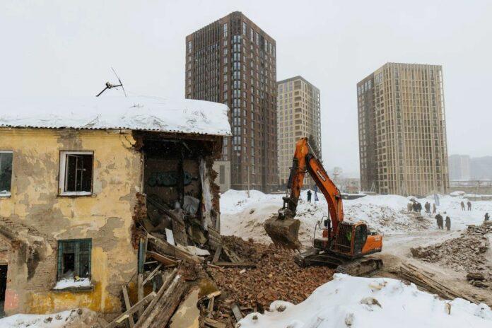 Ломать и строить: на улице Игарской в Новосибирске снесли еще три аварийных дома по проекту КРТ