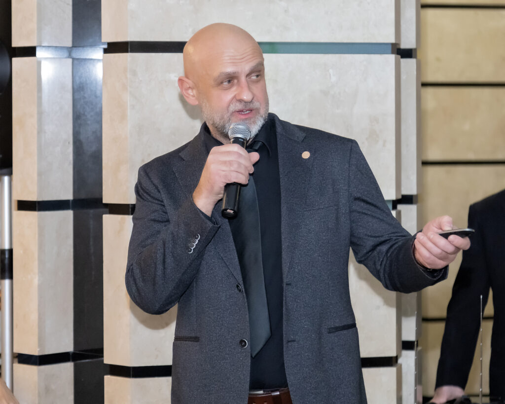 Андрей Попов