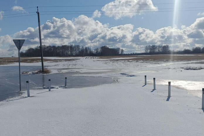 Перелив на новосибирской трассе достиг 30 сантиметров перелив на трассе