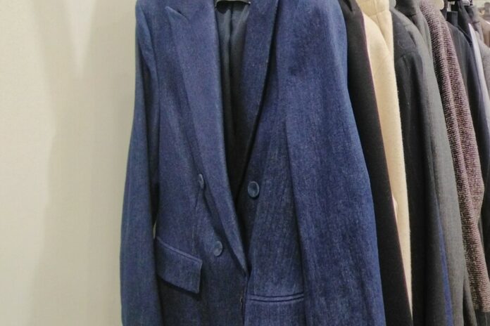 Жители Новосибирска на фоне падения доходов стали чаще брать одежду на прокат Жители Новосибирска на фоне падения доходов стали чаще брать одежду на прокат