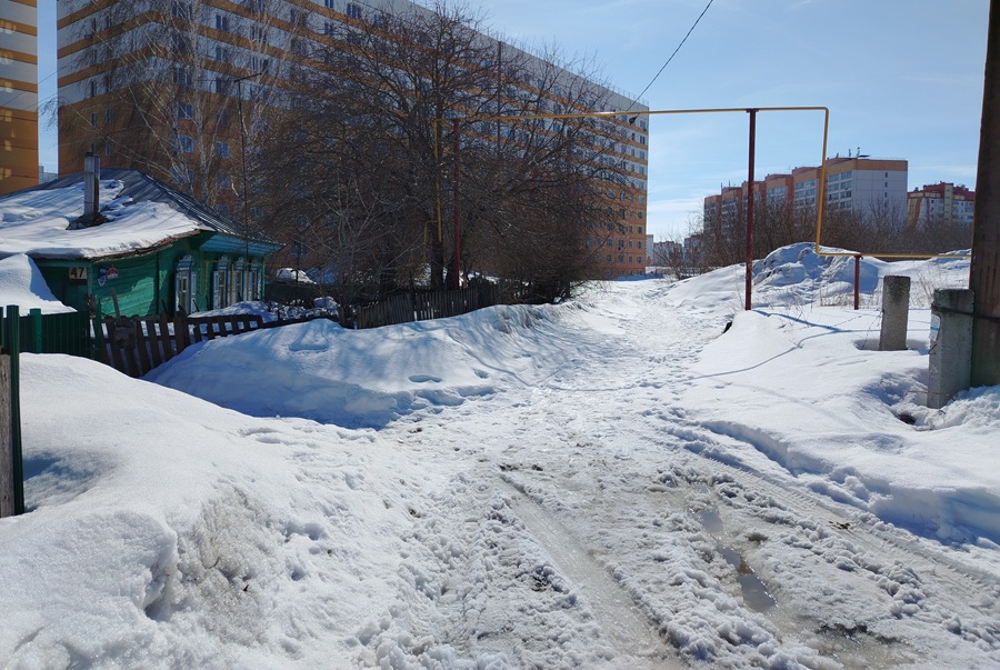 Частный сектор Новосибирска «поплыл» из-за снежных завалов