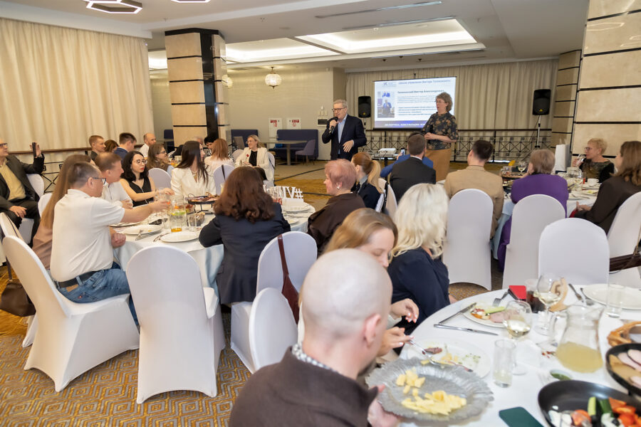 Участники бизнес-встречи 