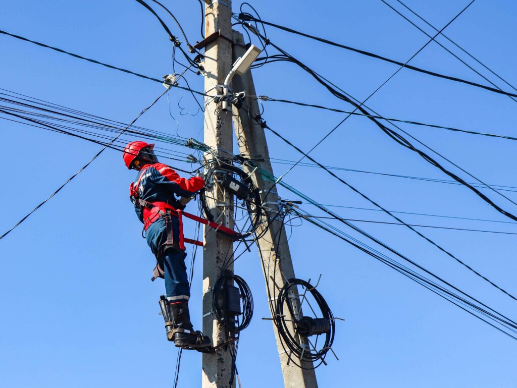 Незаконное оптоволокно может оставить поселок в пригороде Новосибирска без света