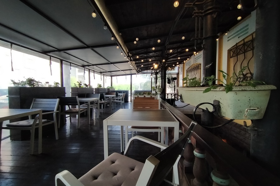 Новосибирскому общепиту не разрешили делать летние веранды рядом с памятниками