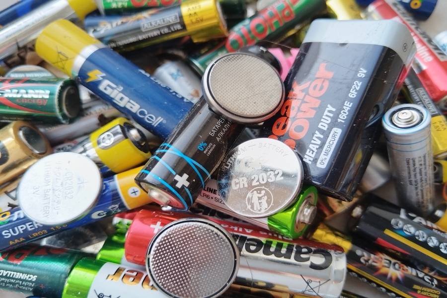 Кризис переработки: в Новосибирске из-за проблем с лицензиями остановили утилизацию опасных отходов