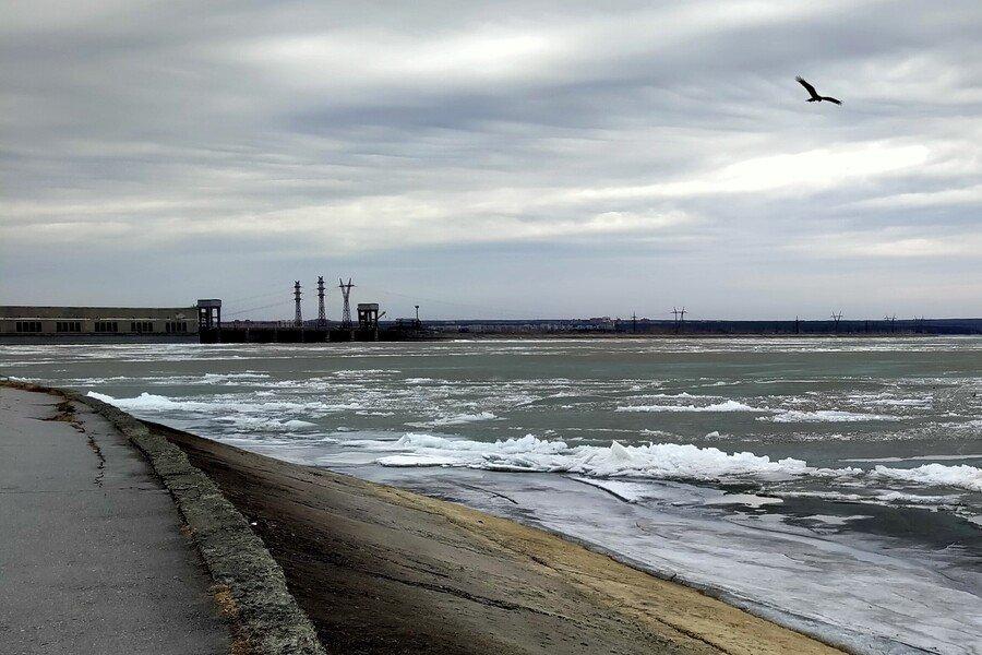 Новосибирская ГЭС увеличивает сбросы — водохранилище сработано на 97%