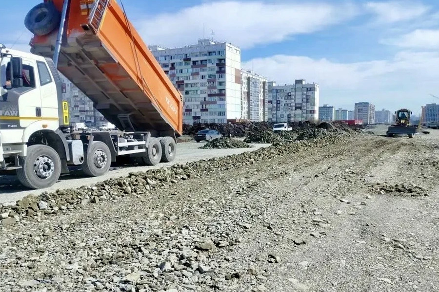 Очередной этап строительства дороги стартовал на Титова в Новосибирске