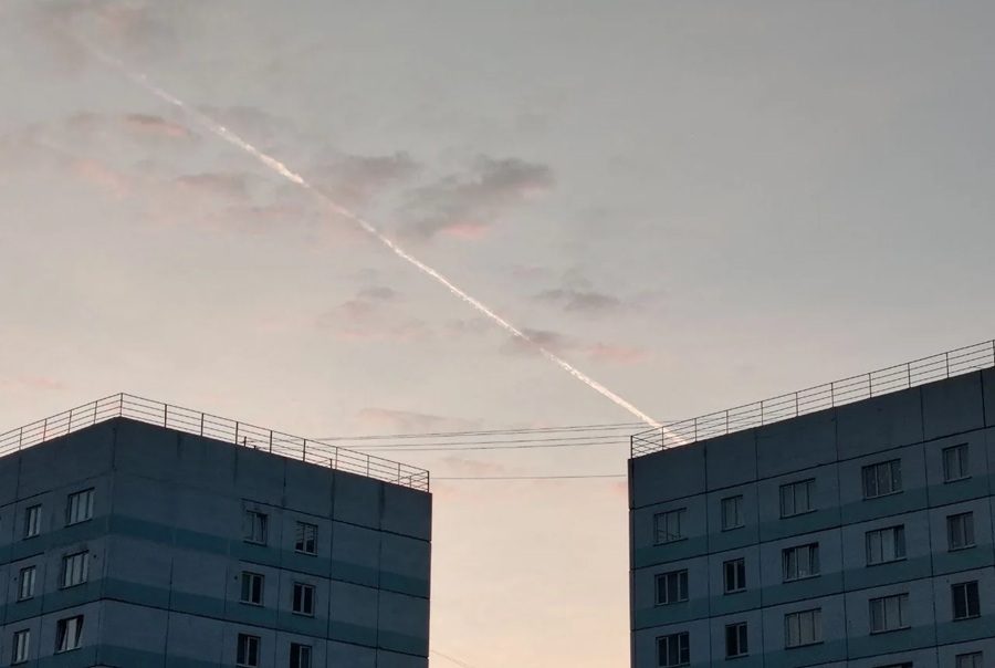 Штормовое предупреждение получили новосибирцы в самый жаркий день апреля от МЧС