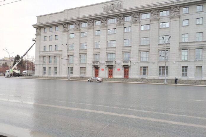 Самые большие зарплаты на предприятиях мэрии Новосибирска у преемника «Метро МиР»