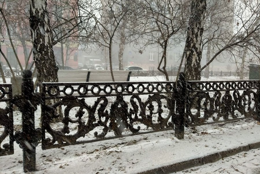 Накануне выходных на Новосибирск обрушился снежный заряд