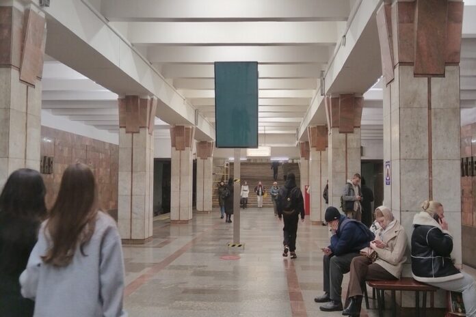 В новосибирском метро прокомментировали установку экранов посередине платформ В новосибирском метро прокомментировали установку экранов посередине платформ