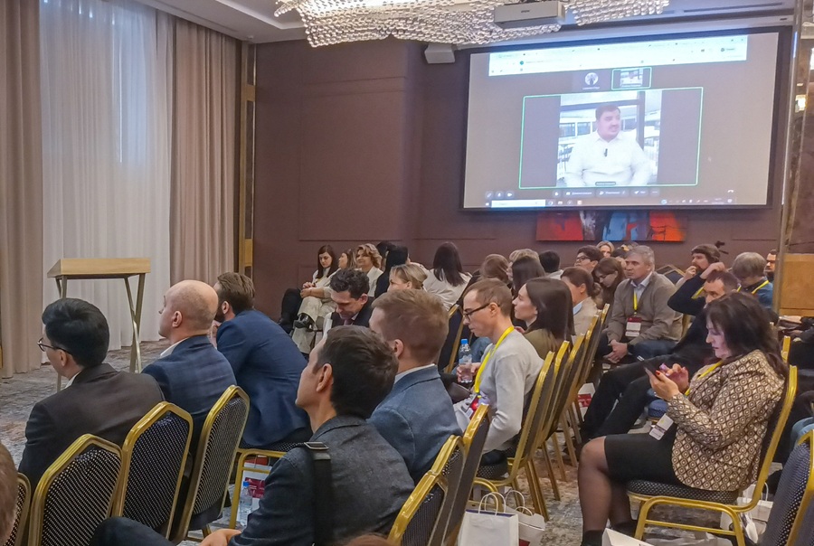 Выступая онлайн, Зейналов провел дистанционную экскурсию по музею, который создал в 2023 году