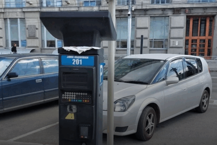 Отменить платные парковки в выходные и праздники хотят в Госдуме