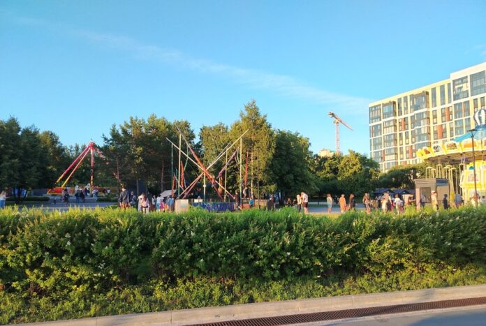 Стали известны цены на аттракционы в парках Новосибирска