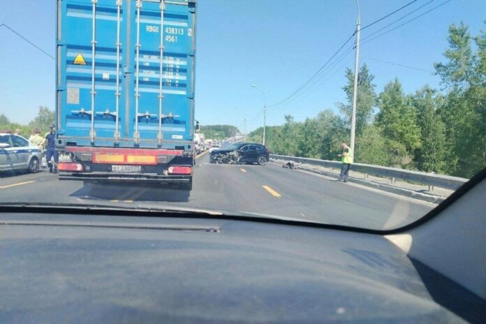 Крупная авария вызвала многокилометровую пробку под Новосибирском