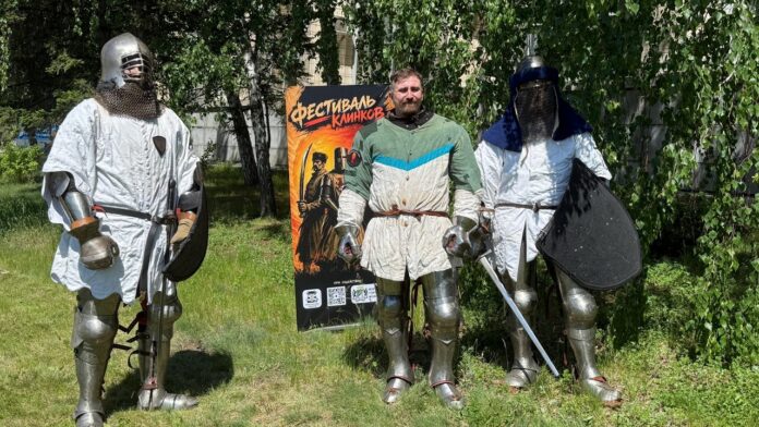 Средневековые бои: эксперты рассказали, как проходят современные турниры в Новосибирске