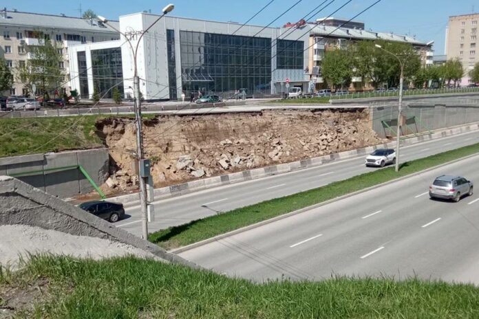 В Новосибирске начали капитально восстанавливать подпорную стенку на Ипподромской магистрали