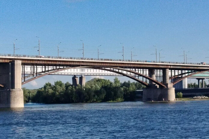 Октябрьский мост