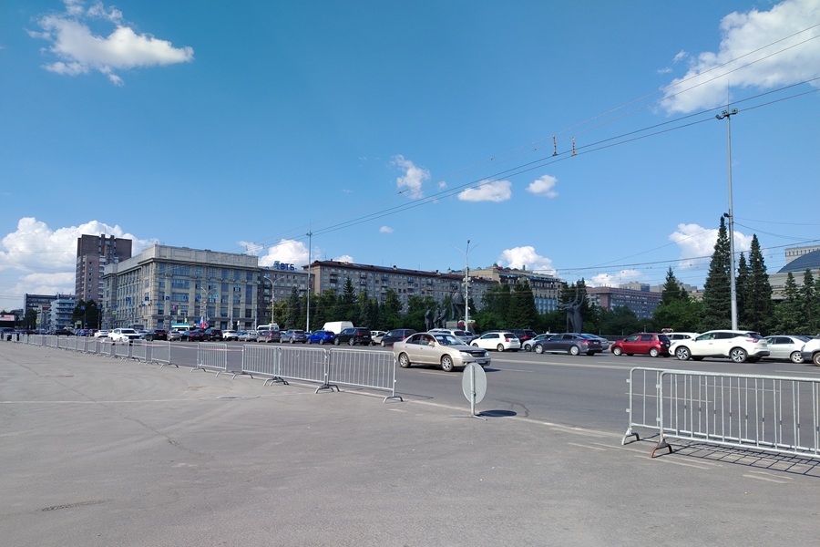Какие дороги перекрыли в центре Новосибирска для движения транспорта