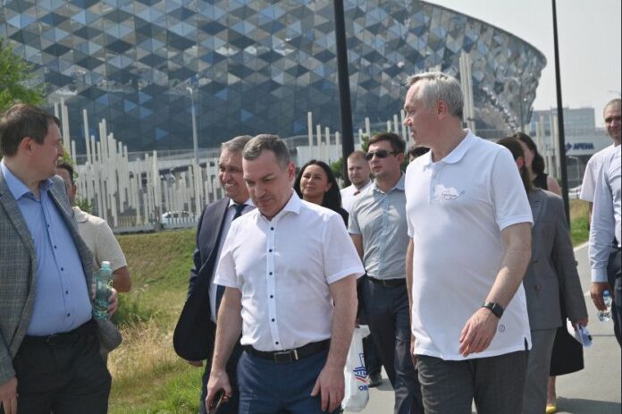 Андрей Травников проверил начало благоустройства нового парка в Новосибирске