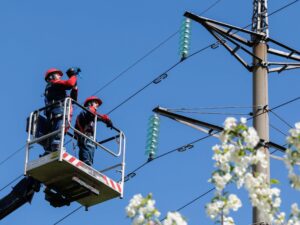 Новосибирские энергетики продолжают снижать аварийность в электросетях региона