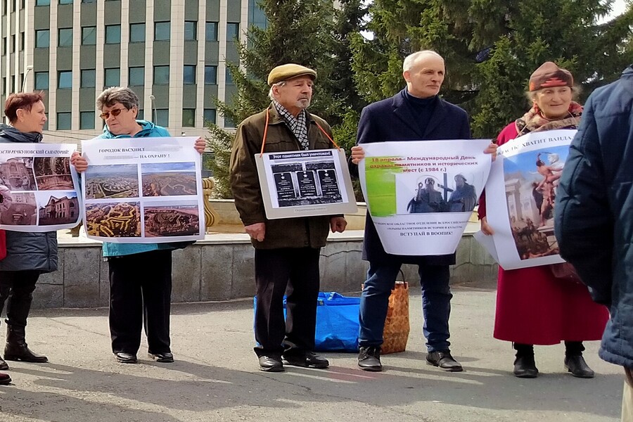 Две защитницы новосибирских памятников объявили голодовку из-за нового закона