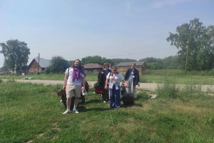 Российские студенты прибыли в экспедицию в село Федосиха Новосибирской области