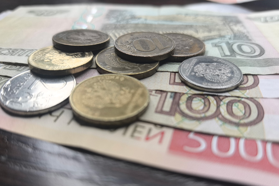 Иностранным работникам в Новосибирске изменят порядок выплаты пособий