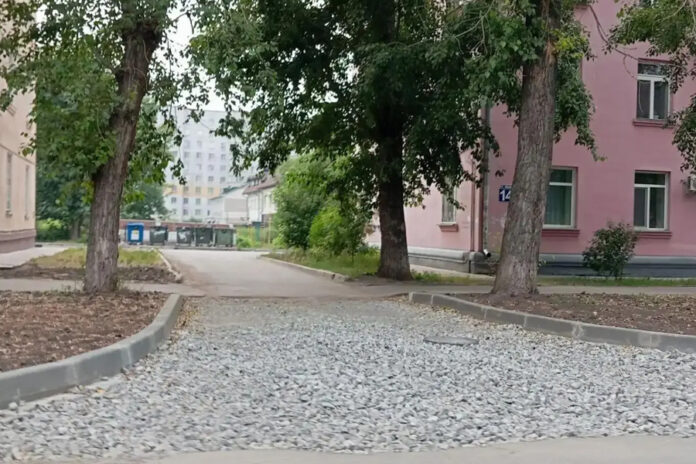 В Новосибирске впервые применили новые штрафы за срыв благоустройства проблемный участок