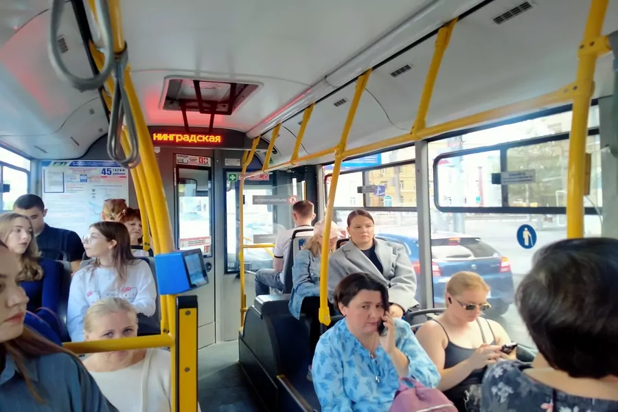 «Хочу пересесть обратно в машину»: пассажиропоток в Новосибирске вырос на 15,8% на фоне топливного кризиса