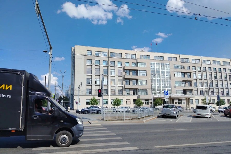 Новосибирский губернатор призвал чиновников экономить топливо