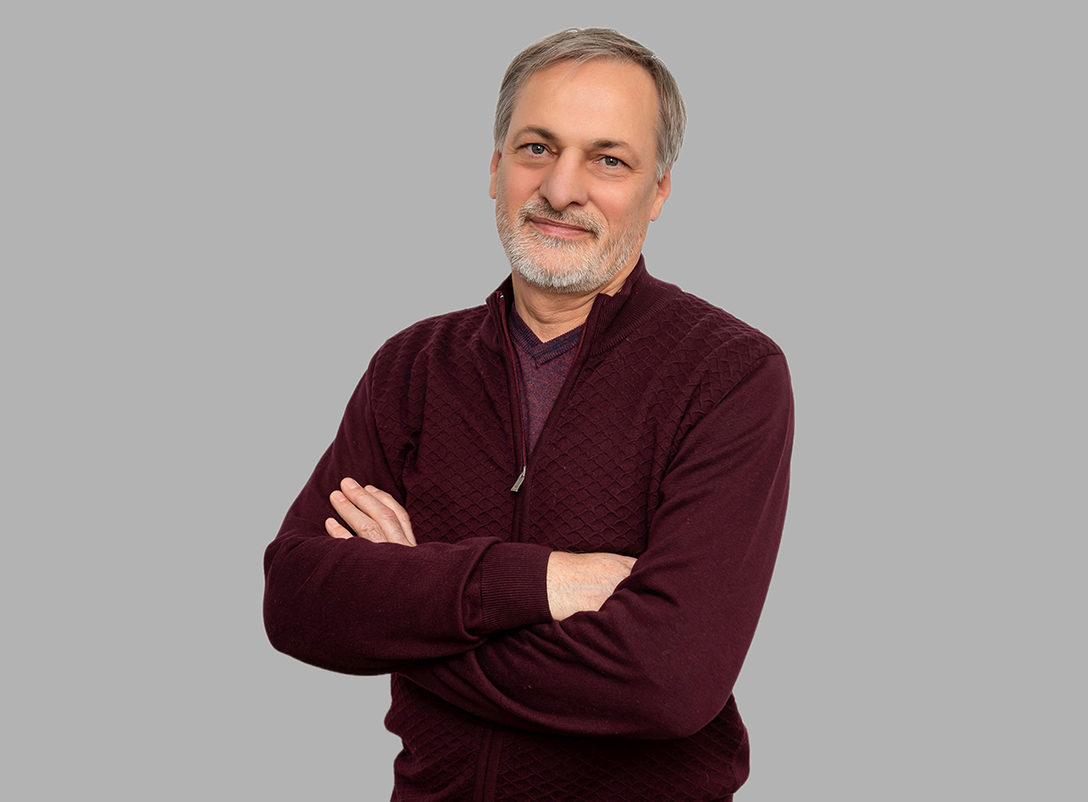 Светозар Дарнев