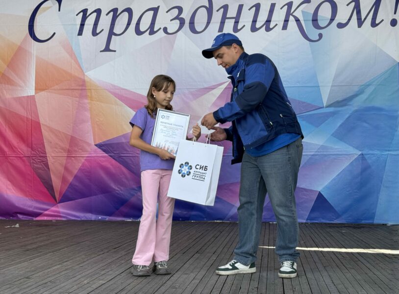 Победителей пригласили на сцену