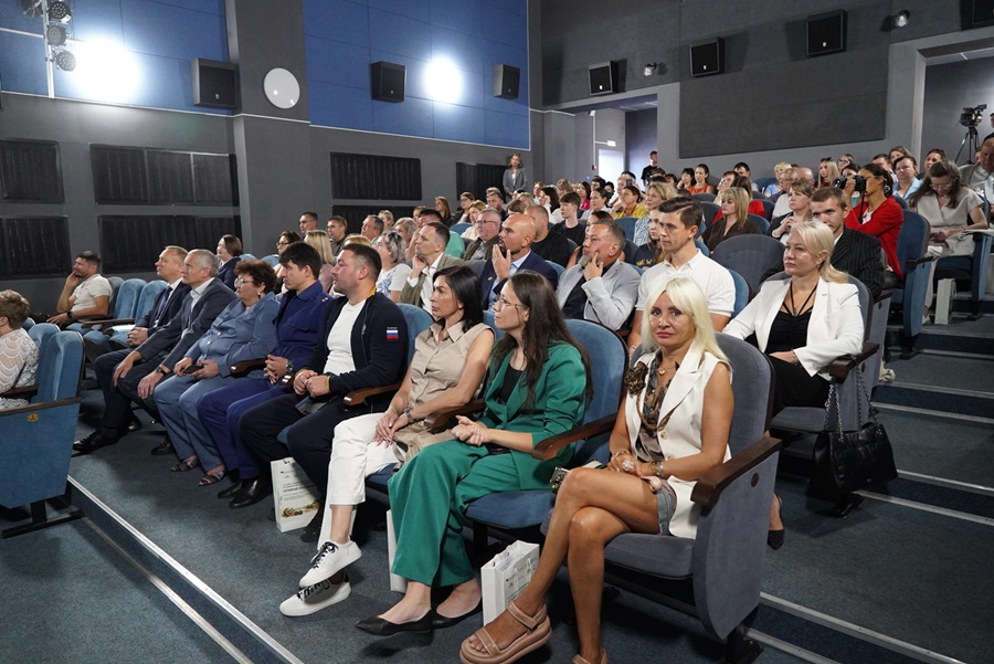 Центральным событием форума стала пленарная дискуссия об инвестиционном потенциале Сузунского муниципального округа