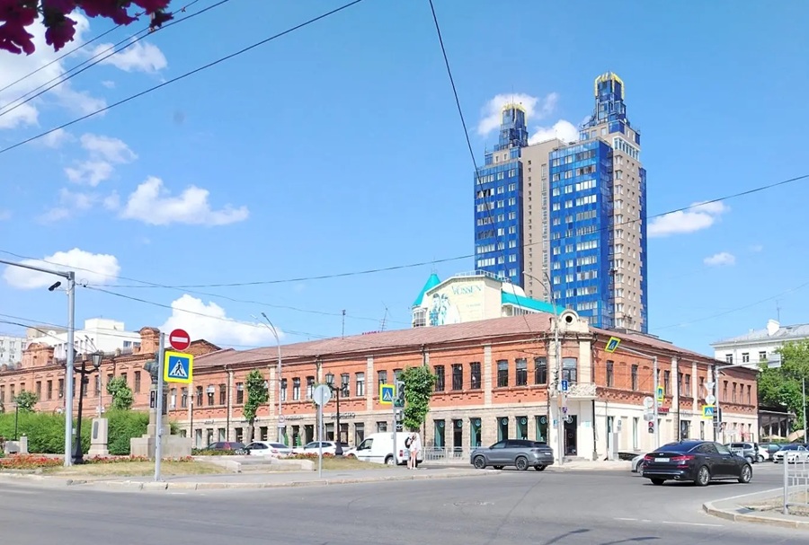 Новосибирск от себя достойно вписал в этот ряд лофт «Мельница», а чуть позже — так называемый типографский квартал на Красном проспекте 22.