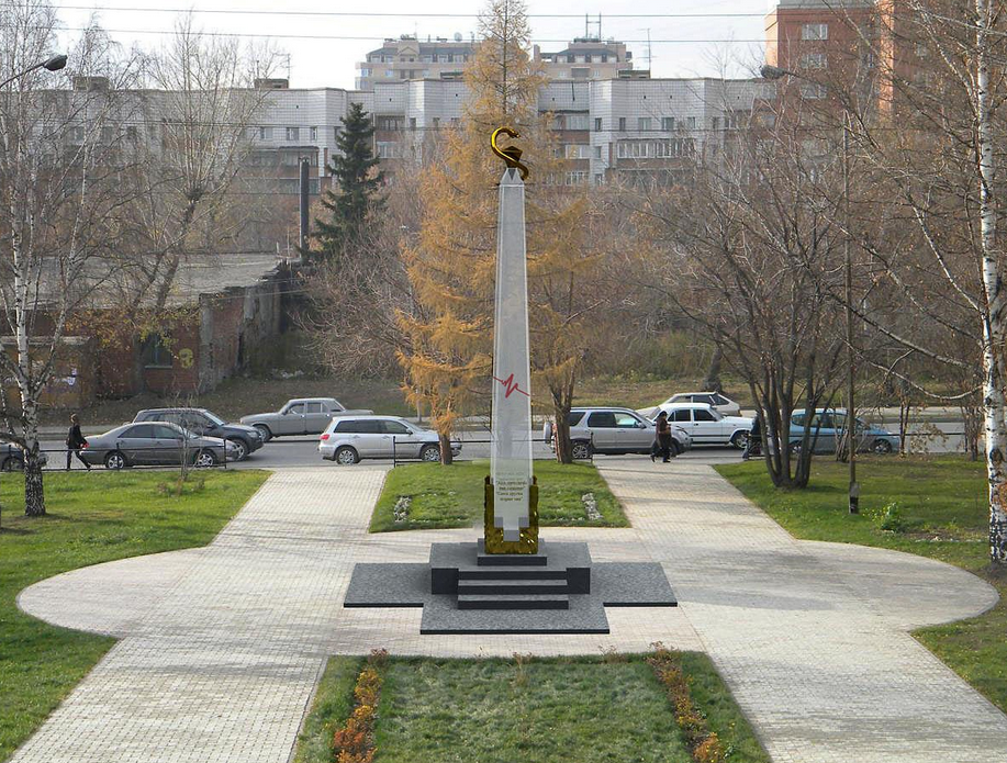 Памятник в сквере. Сквер медиков Новосибирск. Памятник медикам в Новосибирске. Памятник Стелла Новосибирск. Парк Победы Новосибирск.