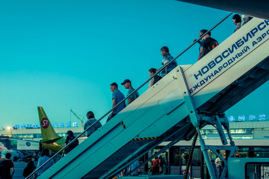Самолет екатеринбург бангкок. Аэропорт номер один в мире. Рейс 5084. Новости Новосибирск пассажиропоток толмачёво.