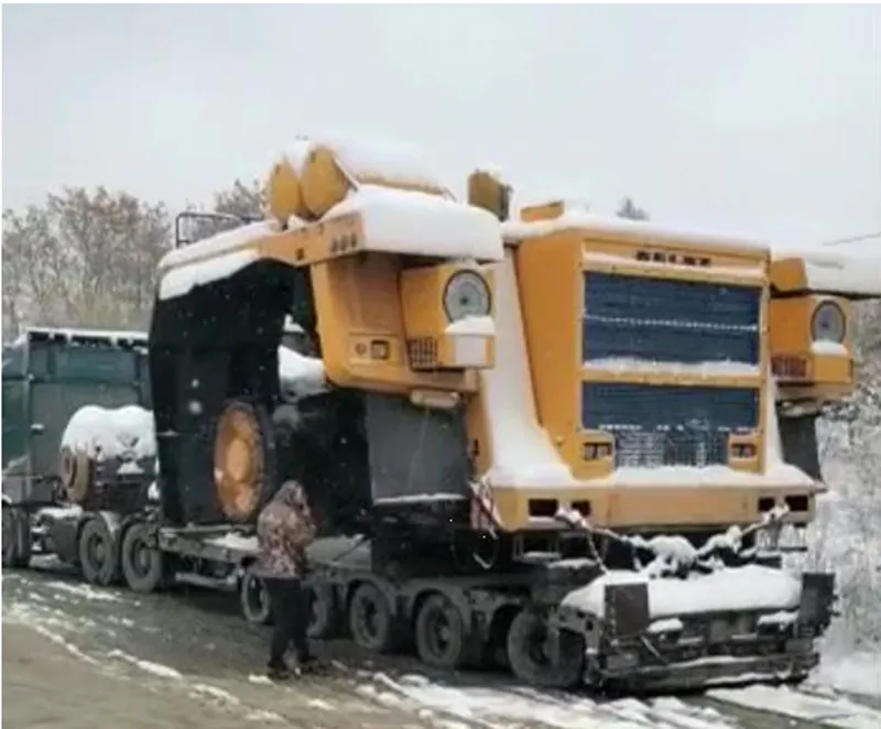 В Искитимском районе на автодороге увяз многотонник