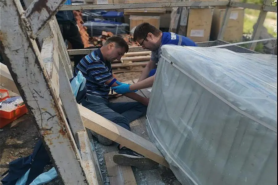 В ЖК Закаменский на ногу рабочему упал груз с крана